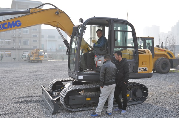 MK体育（中国）国际平台XE75D钩机