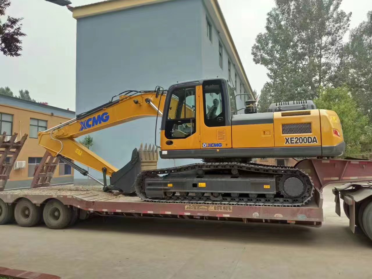 MK体育（中国）国际平台挖掘机XE200DA交车