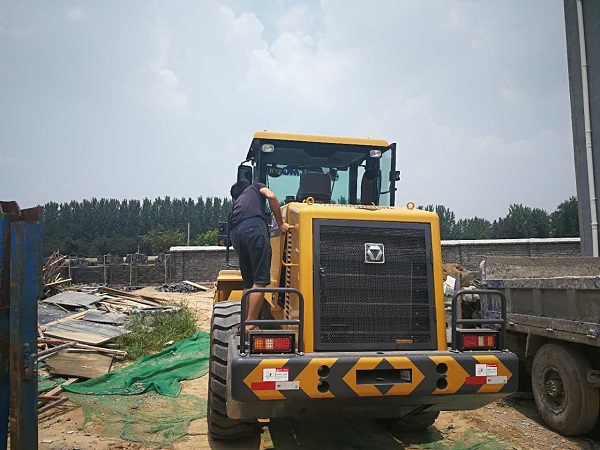 MK体育（中国）国际平台装载机交车