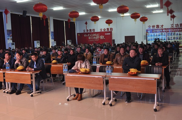 河南MK体育（中国）国际平台挖机订货会现场