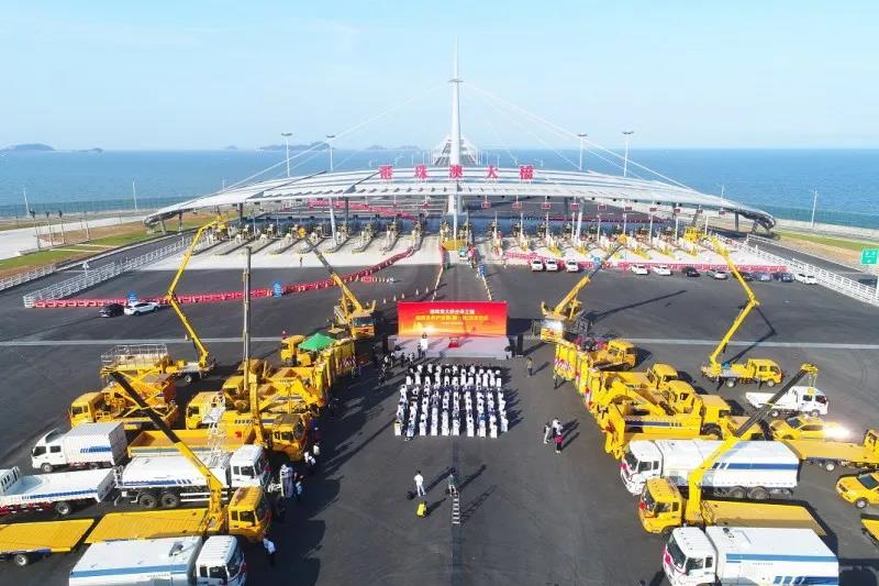 MK体育（中国）国际平台14台高端成套化设备交付港珠澳大桥管理局