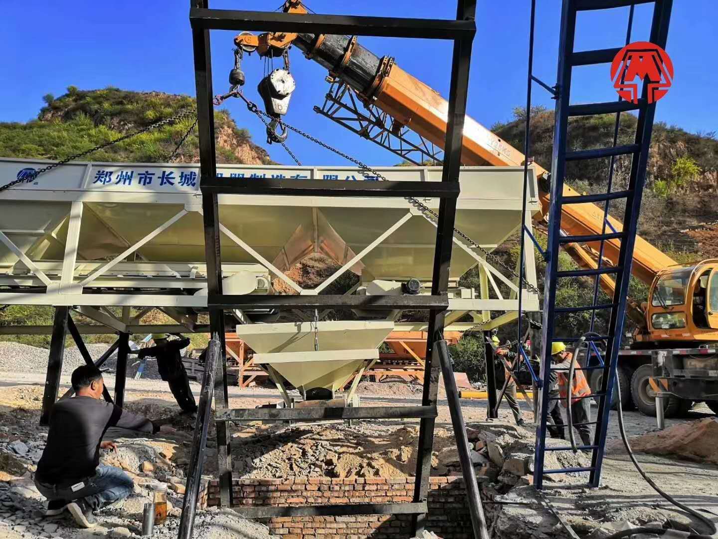 MK体育（中国）国际平台QY35K5起重机助力中国水电50站有序安装