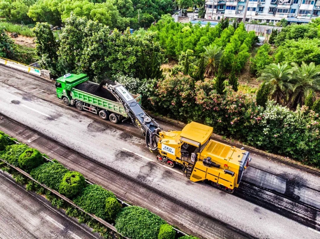 6台MK体育(中国)国际平台大型铣刨机XM200KⅡ集结沪杭甬高速公路,助力该高速拆除工程 6台MK体育(中国)国际平台大型铣刨机XM200KⅡ集结沪杭甬高速公路,助力该高速拆除工程