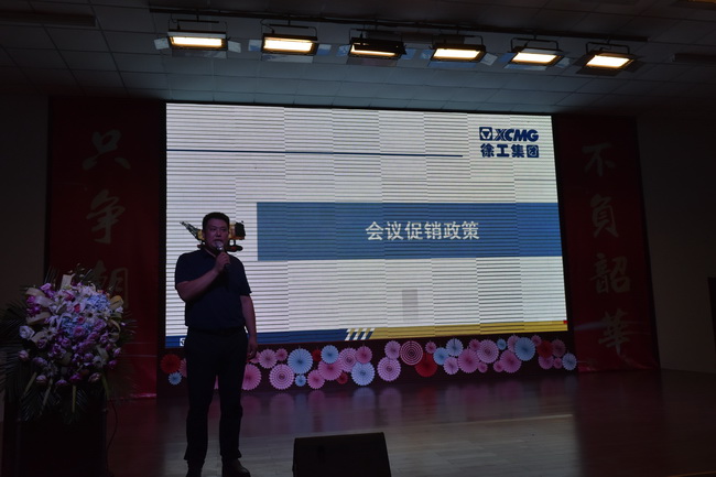 MK体育（中国）国际平台道路机械河南销售李总介绍购机优惠