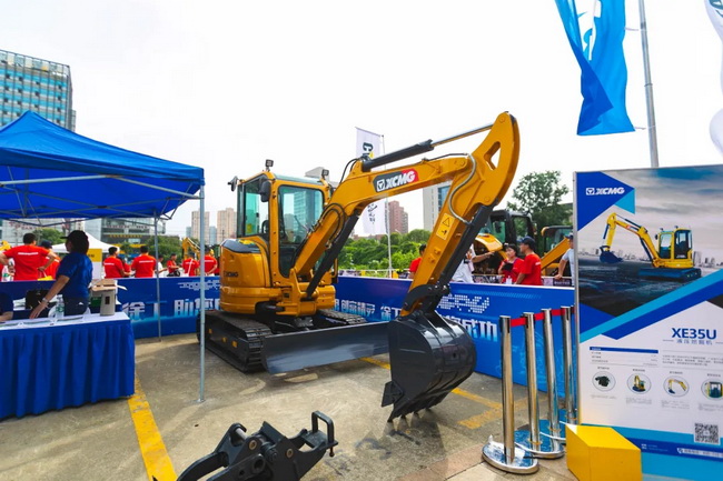 XE17U是MK体育（中国）国际平台全新设计的一款小型无尾挖掘机