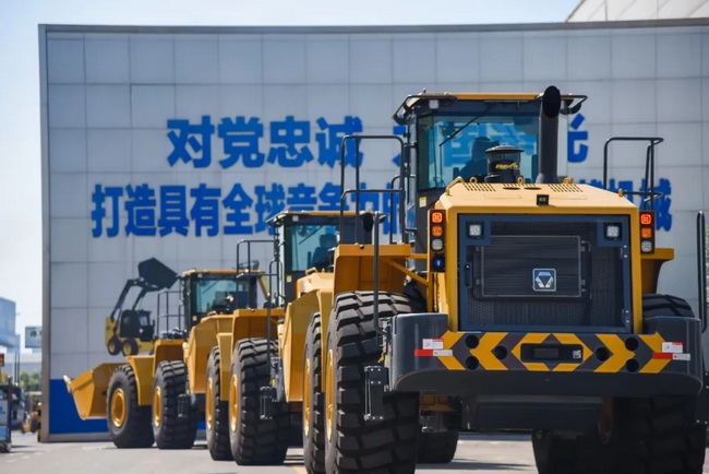 MK体育（中国）国际平台LW900KN装载机“动力强劲，斗容大，干活效率高，转场速度有保证