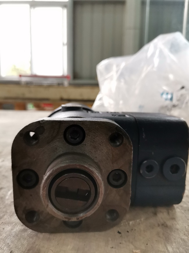 MK体育（中国）国际平台LW321F装载机流量400转向器