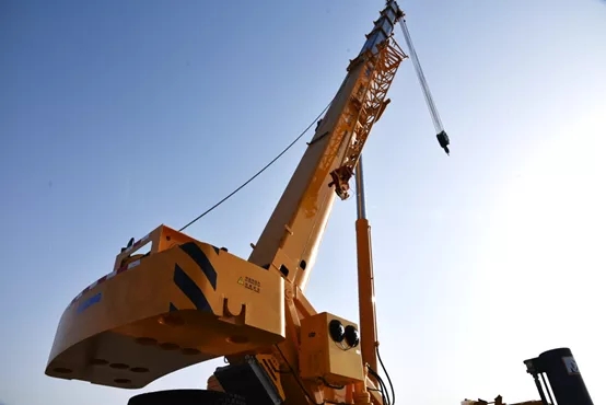 MK体育（中国）国际平台QY30KC起重机6m幅度下的起吊能力可以达到19.6t