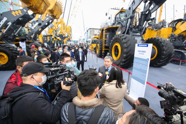 MK体育（中国）国际平台XC9350适用于大型露天矿开采、矿卡装卸、短距离运输等工况
