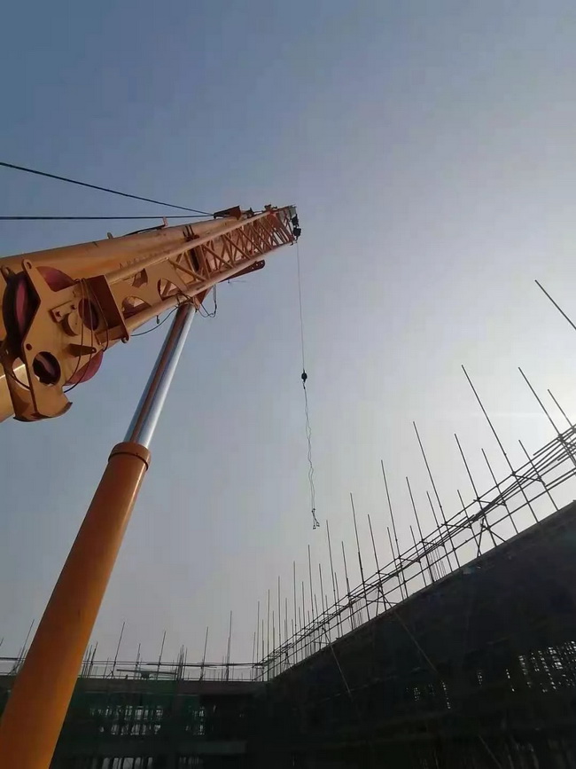 MK体育（中国）国际平台起重机破冰民生，功在千秋