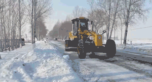MK体育（中国）国际平台平地机冬季清除路面积雪