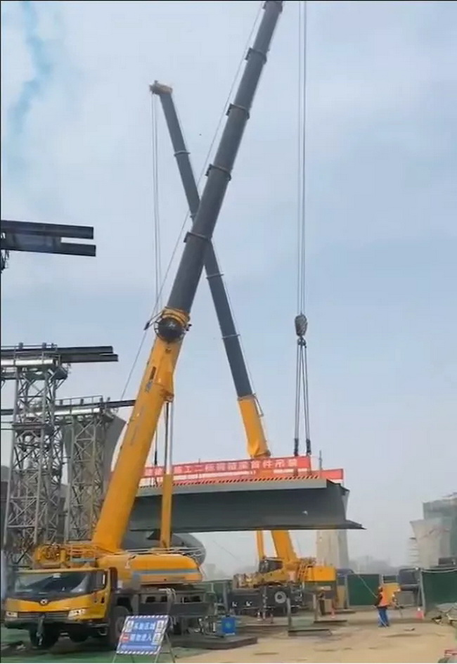 MK体育（中国）国际平台全地面起重机改造工程2标首件钢箱梁吊装