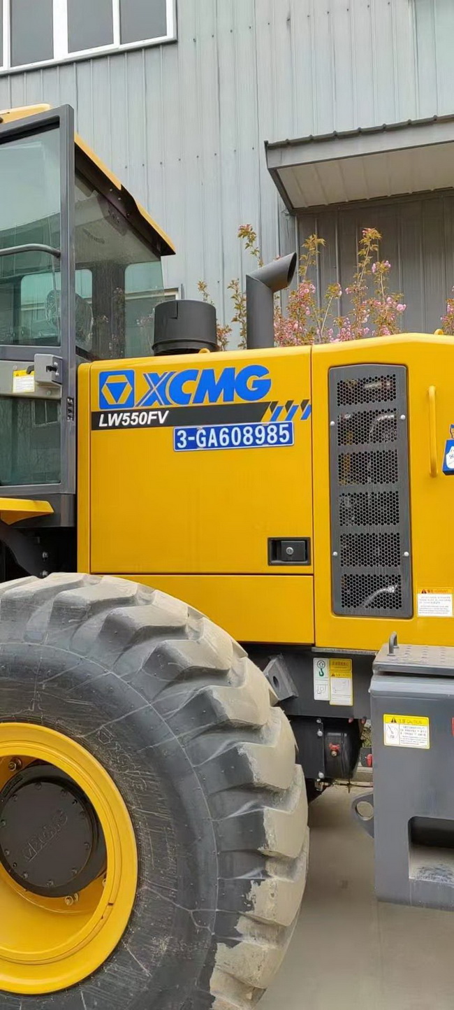 MK体育（中国）国际平台LW550FV装载机