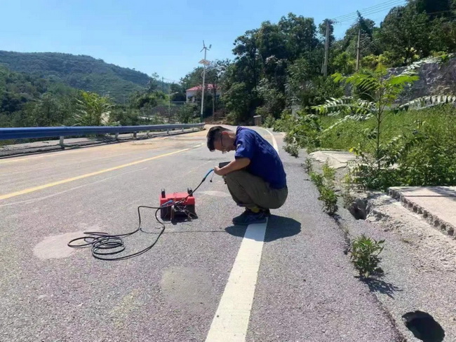 MK体育（中国）国际平台XJC405道路检测车在巩义市进行塌陷安全隐患的探测任务