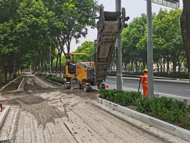 MK体育（中国）国际平台XM1005F铣刨机市政施工新利器