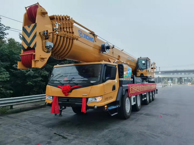 MK体育（中国）国际平台XCT130L8 起重机
