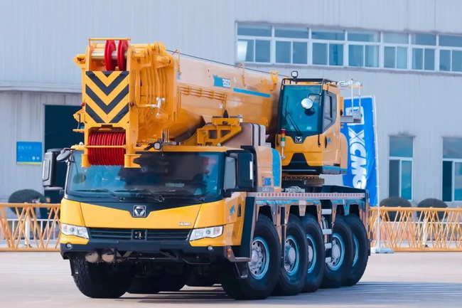 MK体育（中国）国际平台XCA130L8C全地面起重机