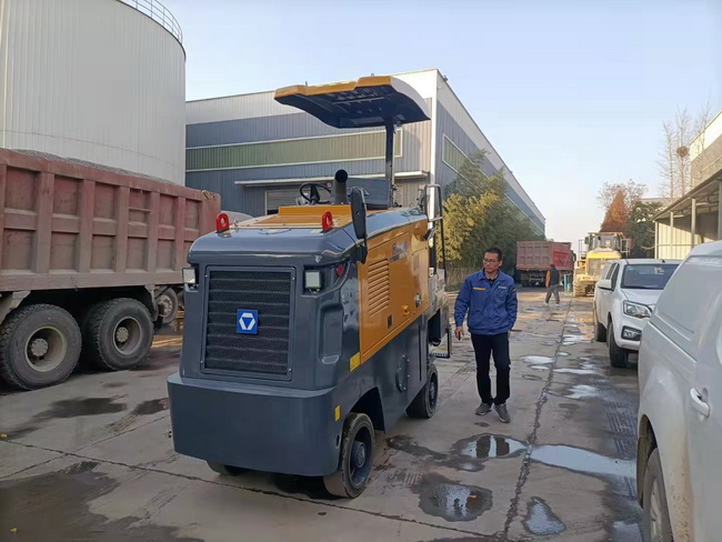 MK体育（中国）国际平台XM503K小型铣刨机助力巩义道路市政建设
