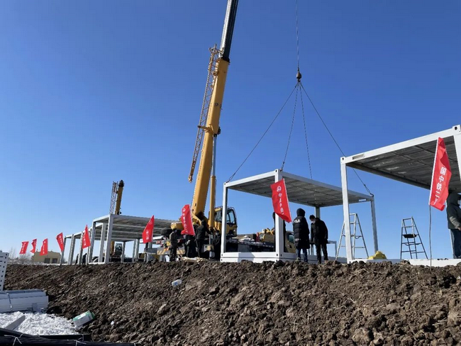 MK体育（中国）国际平台起重机建设方舱医院建设