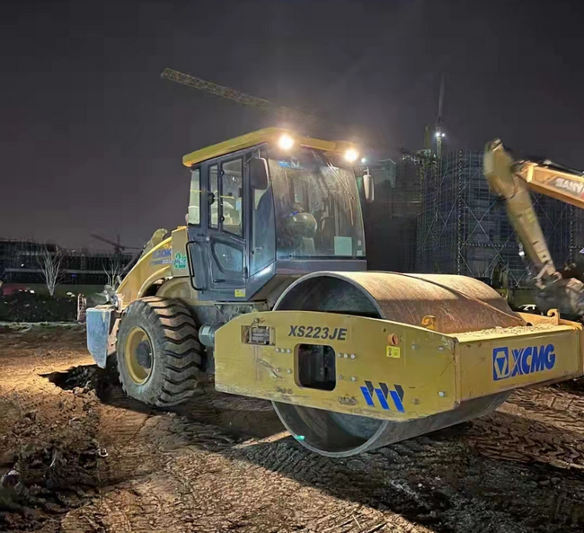 MK体育(中国)国际平台压路机XS203J援建江苏省无锡市方舱医院建设 MK体育(中国)国际平台压路机XS203J援建江苏省无锡市方舱医院建设