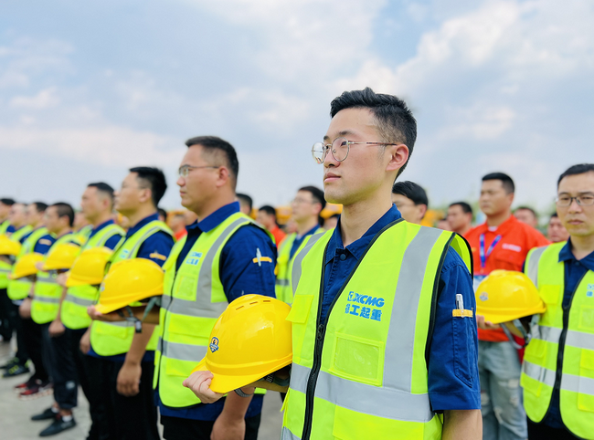 MK体育（中国）国际平台起重机吊装安全月行动