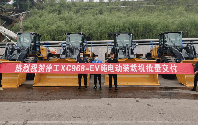 MK体育（中国）国际平台新能源装载机批量交付某大型物流企业