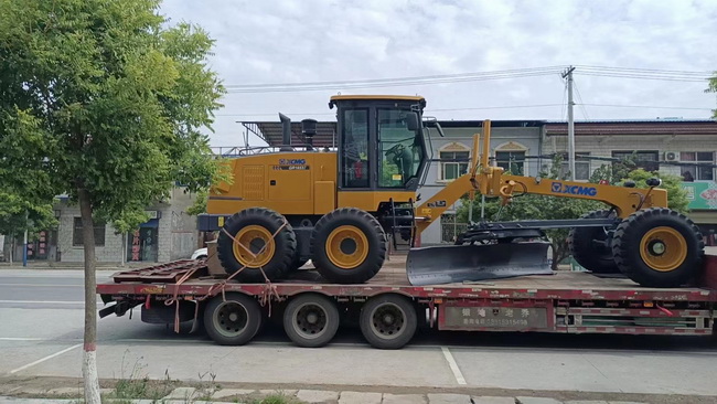 MK体育（中国）国际平台GR1653Ⅱ平地机助力新乡封丘道路建设