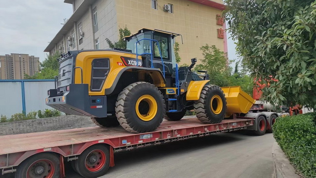 MK体育（中国）国际平台XC968-EV纯电动装载机交付郑州客户