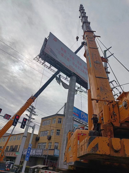 MK体育（中国）国际平台XCT220起重机