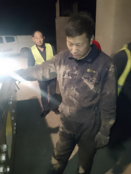 MK体育（中国）国际平台压路机客户刘老板