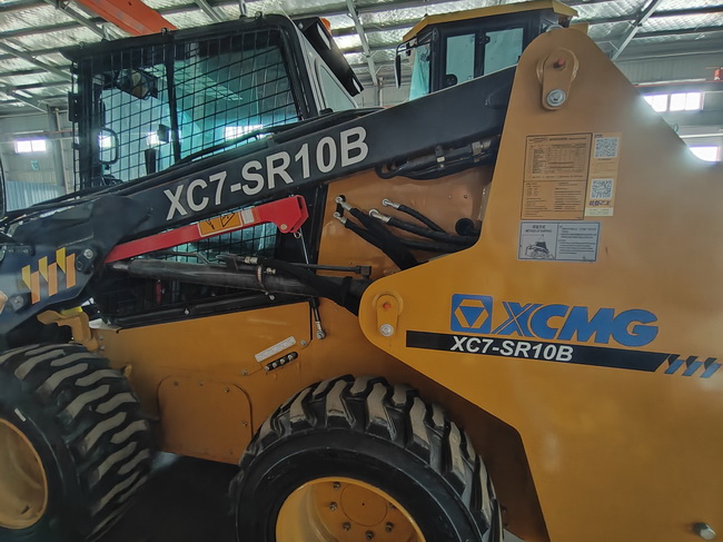 MK体育（中国）国际平台XC7-SR10B滑移装载机